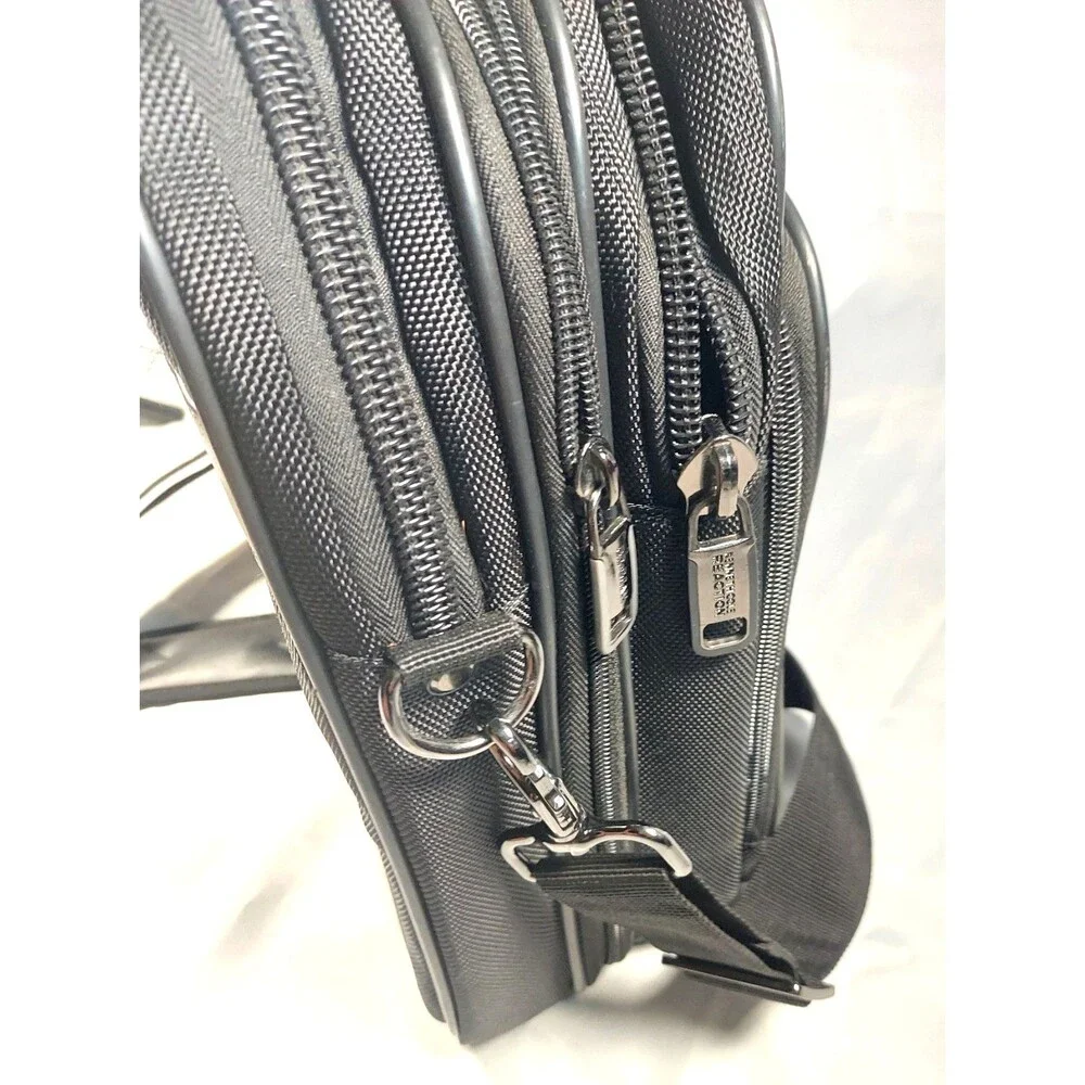 Kenneth Cole Reaction EZ Scan Black Laptop Messenger Bag Carry On Briefcase